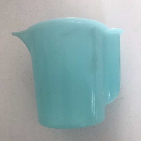 Tupperware Creamer - Picture 3 of 4